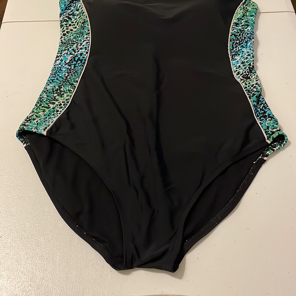 Catalina One Piece Swim Suit Extra Large, 16-18 - Picture 6 of 12